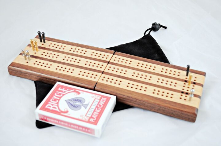 Compact Travel Cribbage 3 Player - Black Walnut & Maple - Play